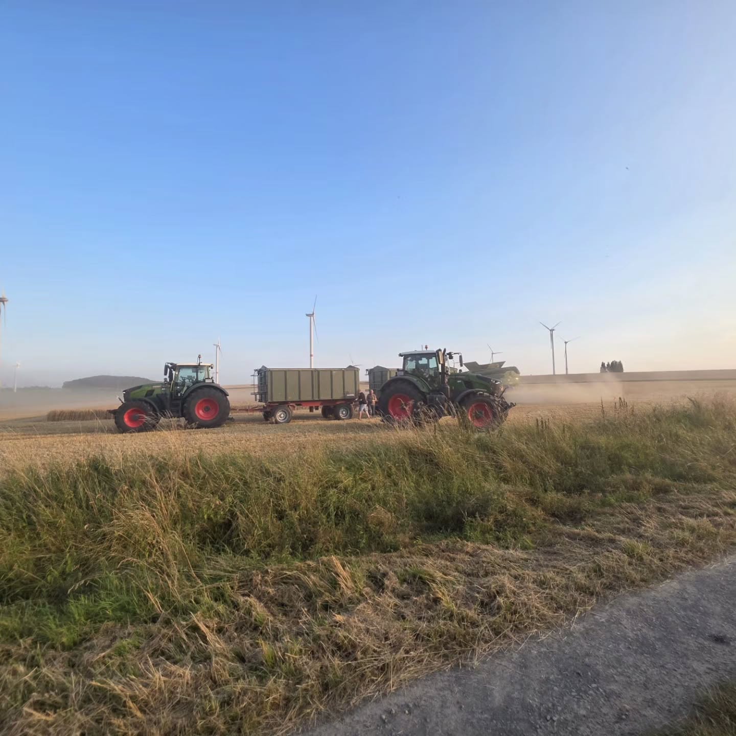 🚜 Genau dafür machen wir das. Es ist schon ein ziemlich gutes Gefühl, die Maschinen später im echten Arbeitseinsatz zu sehen, an denen wir vorher selbst gearbe…