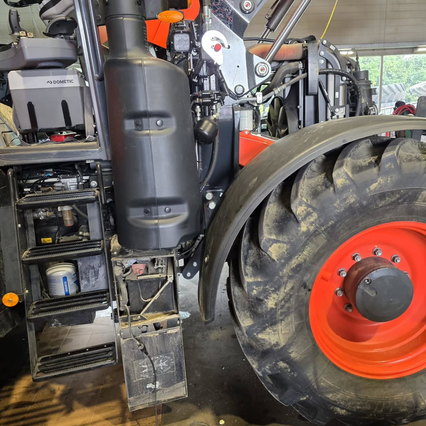 🚜 Kubota – direkt vor Ort im Einsatz. Genau da, wo die Maschine arbeitet, setzen wir an. Kein Gelaber. Keine Lösung von der Stange. Keine 08/15-Datei. Sondern…